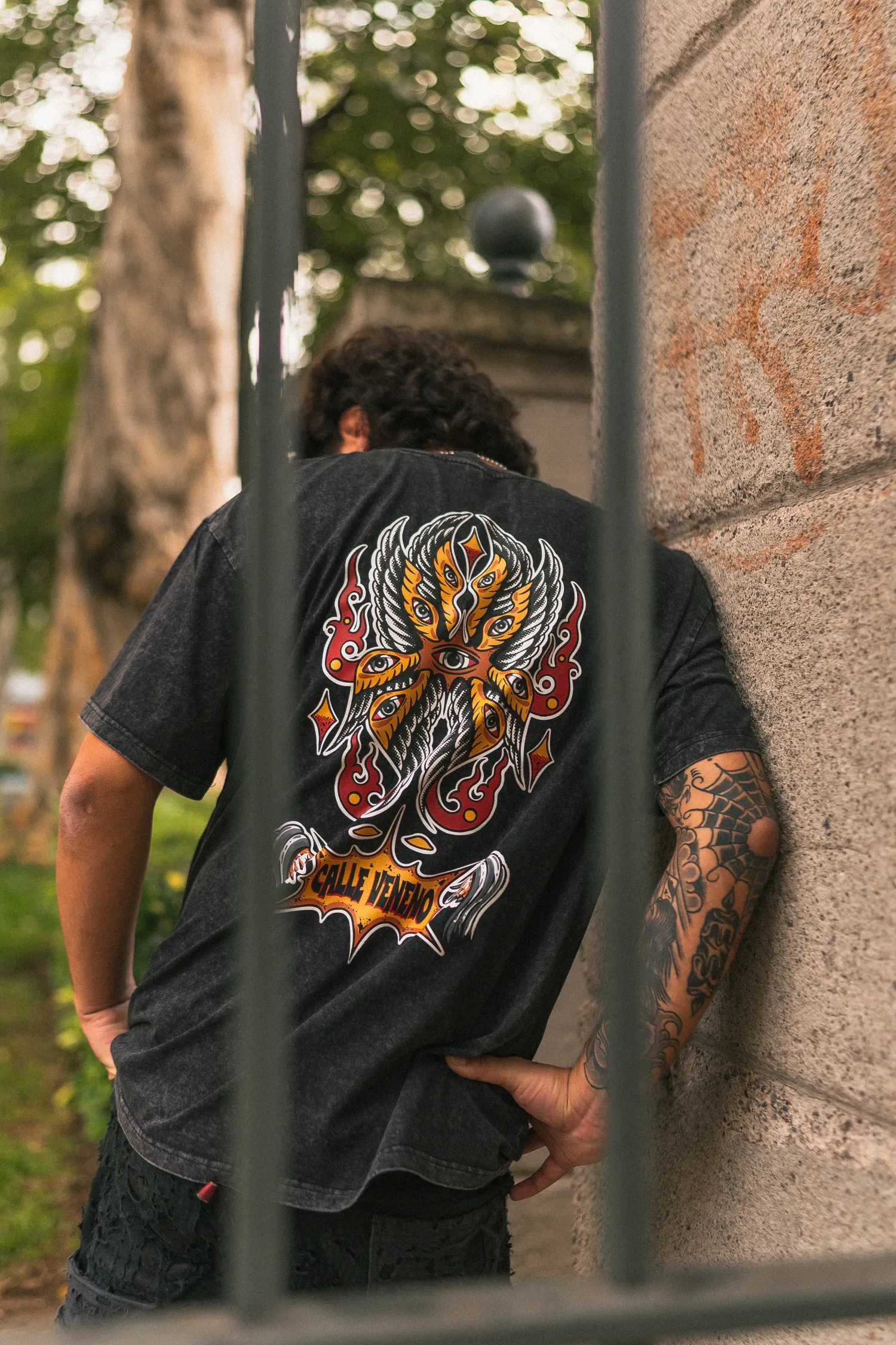Vista trasera del Seraphim Tee