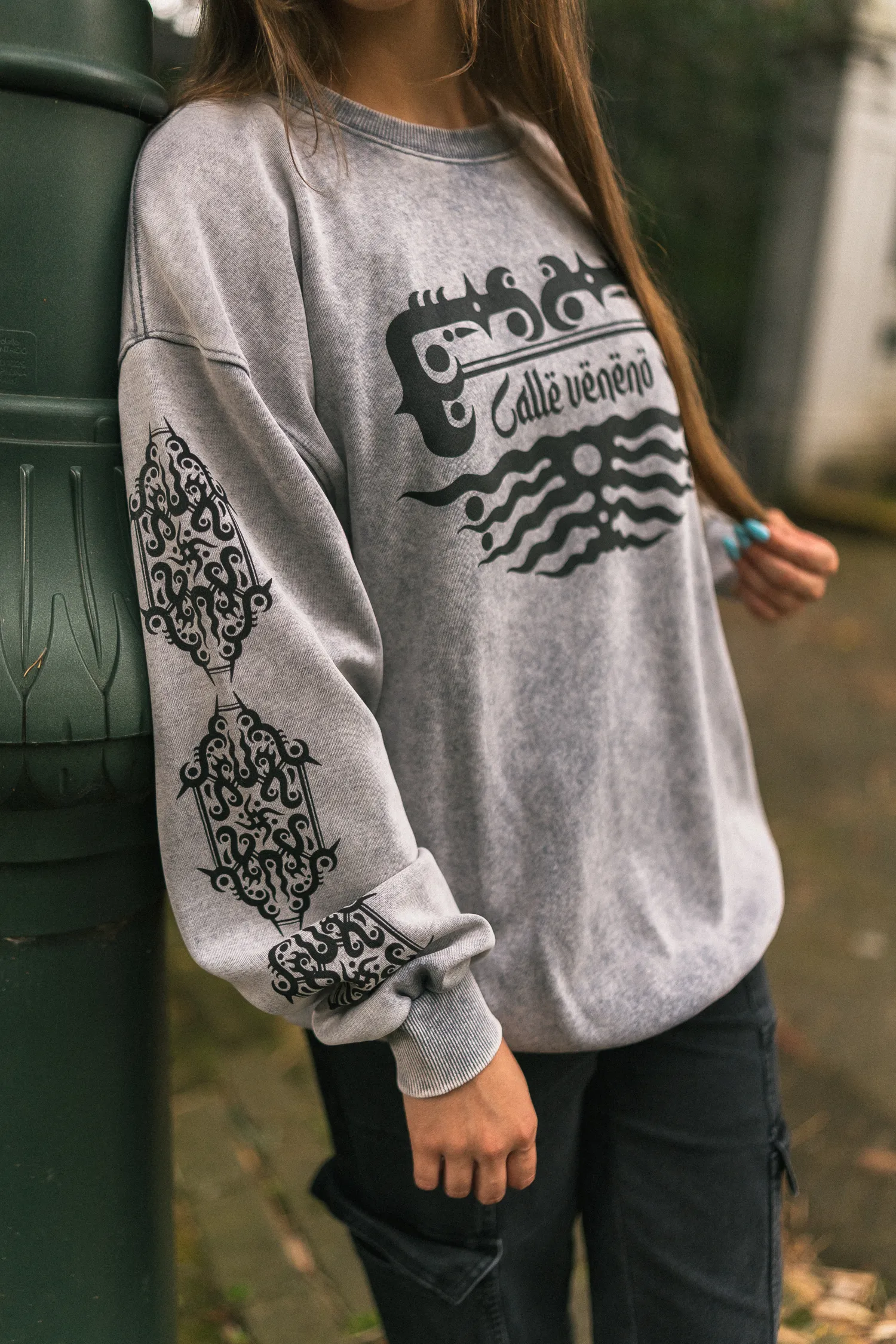Vista lateral del Borneo Crew Neck