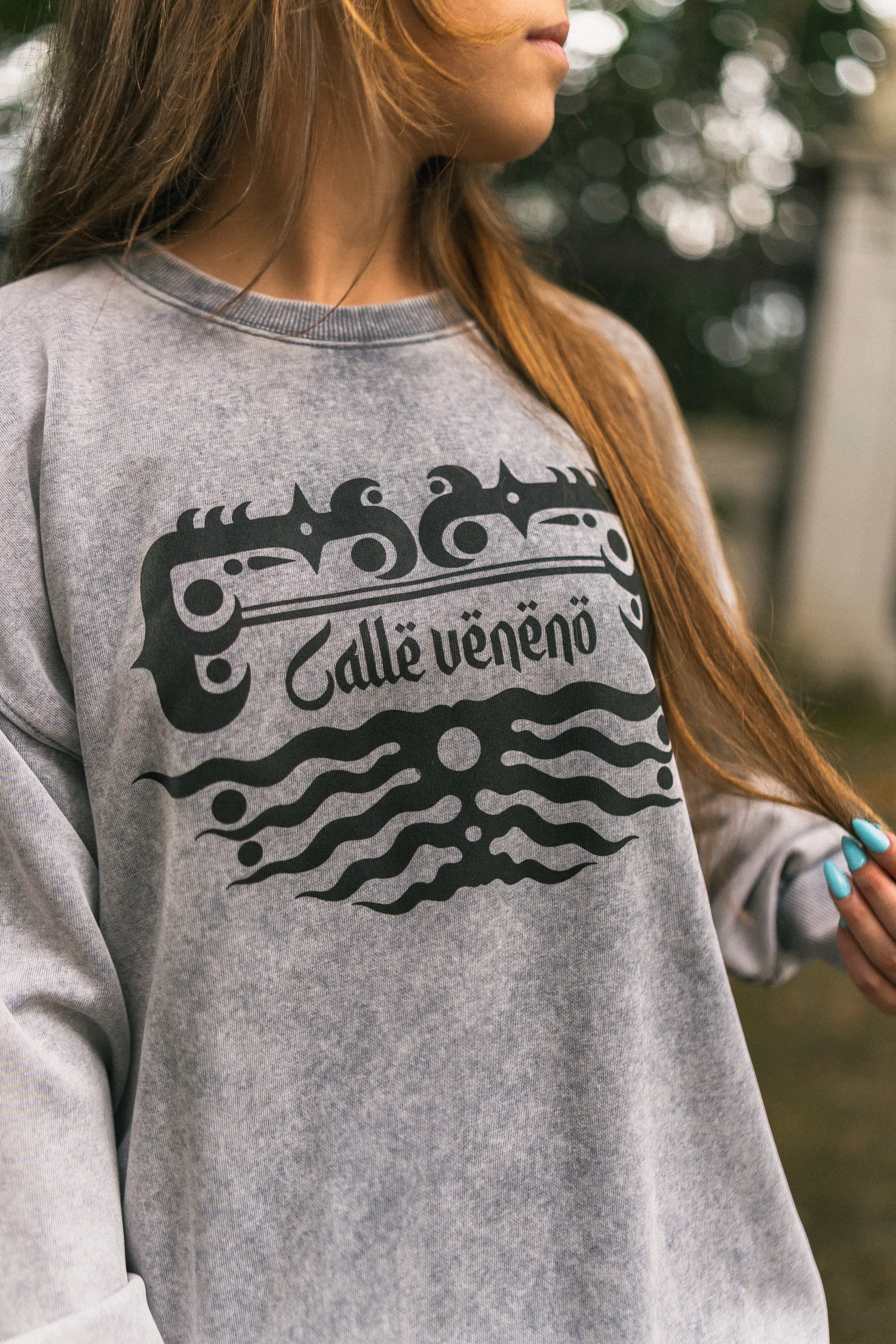 Detalle frontal del Borneo Crew Neck
